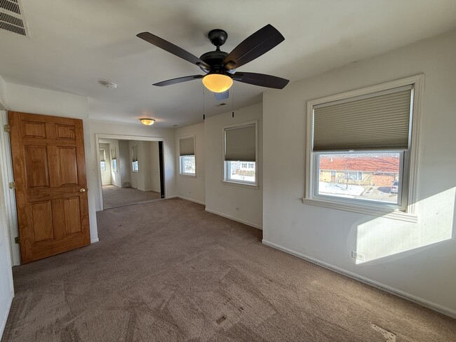 Building Photo - 719 Surrey Dr