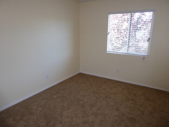Building Photo - 5 Oak Crest Ct