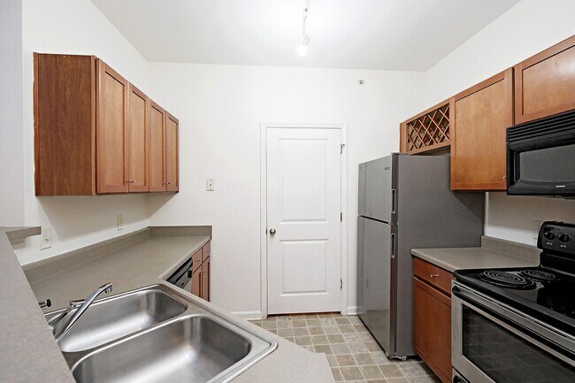 Building Photo - Dog-Friendly Walker Square Condo Near UVA Hospital