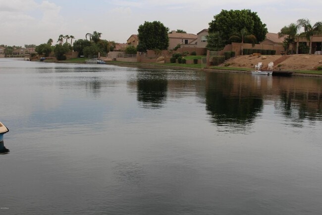 Building Photo - 875 W Aloe Pl