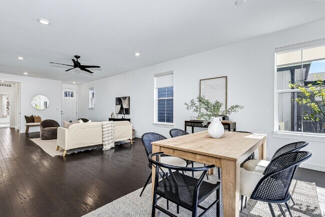 Building Photo - 6311 Stable View St