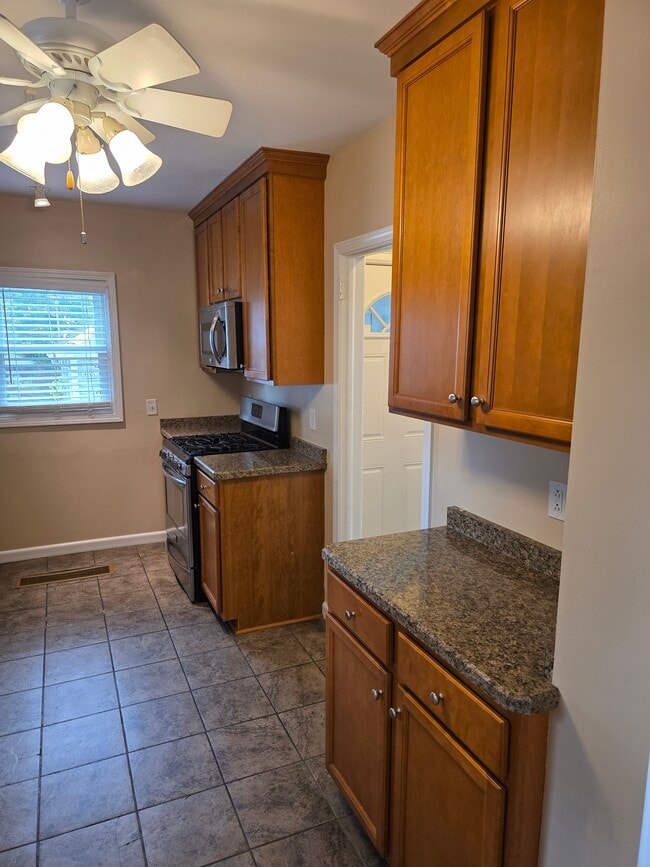 Building Photo - 457 Crossfield Rd