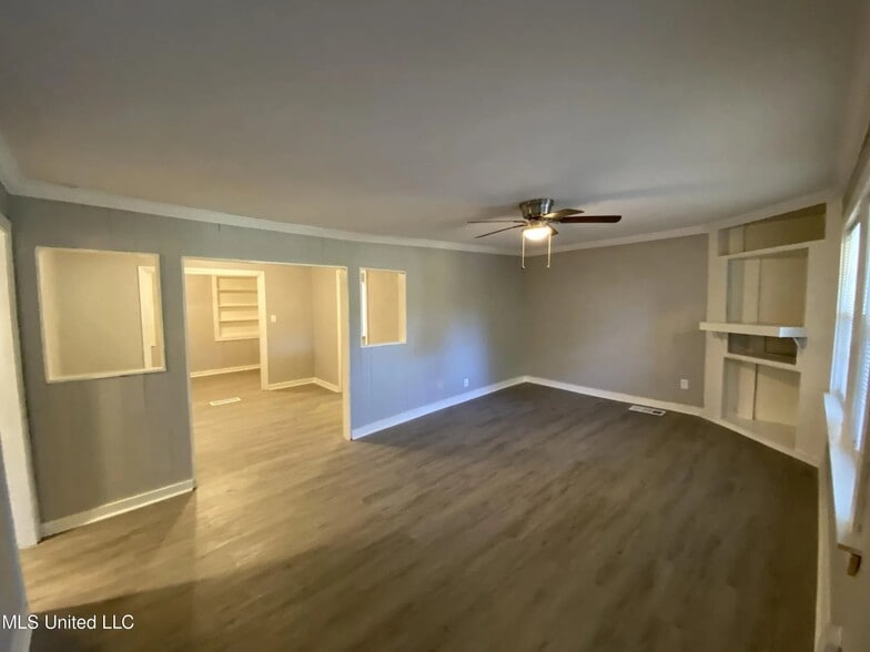 Building Photo - 773 Cedarhurst Rd