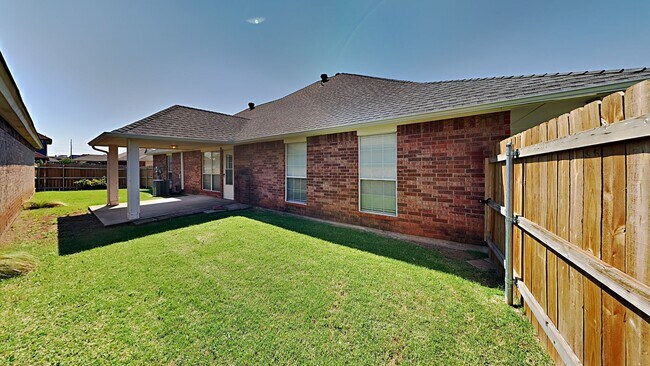 Building Photo - Beautiful 3 Bedroom 3 Bath Home - Moore Sc...