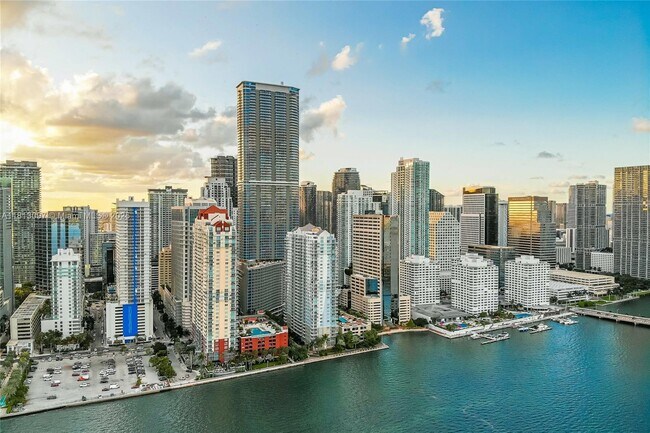 Building Photo - 1200 Brickell Bay Dr