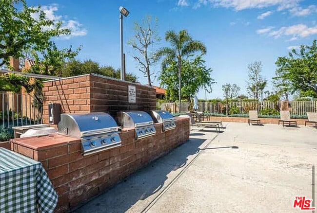 Building Photo - 6600 Warner Ave