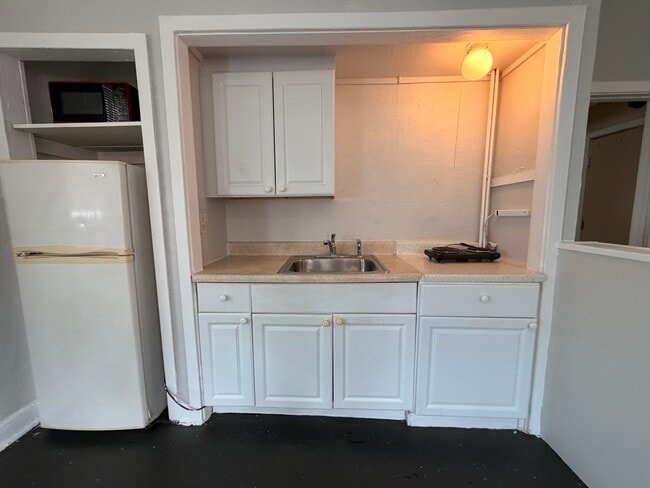 Building Photo - 523 24th St