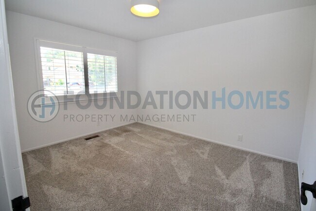 Building Photo - Spacious 5BR Novato Home at End of Private Drive!  A/C!  Solar!  FOUNDATION