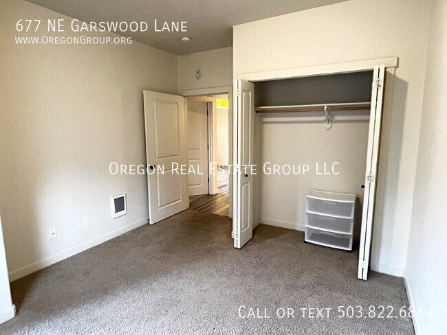 Building Photo - 677 NE Garswood Ln