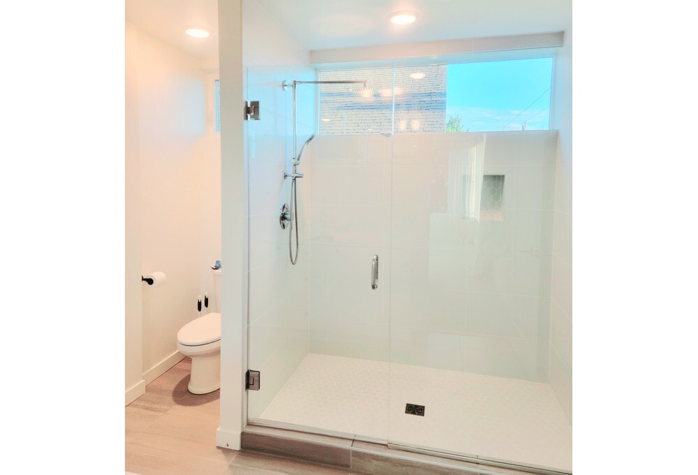 Large Shower Main Bathroom - 1201 S Atlantic St