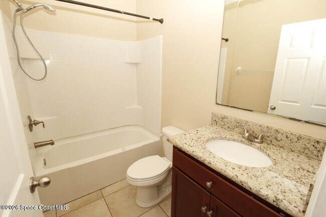 Building Photo - 535 Trymore Dr SE