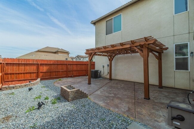 Building Photo - MOVE IN READY!! 3 BEDROOM 2 1/2 BATH HOME FOR RENT IN VILLAS AT COPPER VALLEY