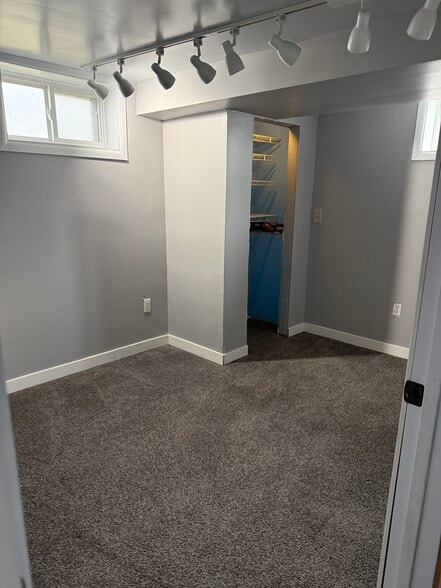 Building Photo - 9518 E Broadway Ave