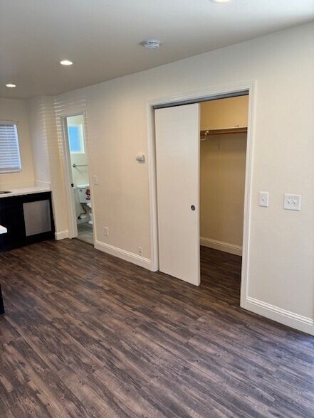 Building Photo - 1320 Fair Way