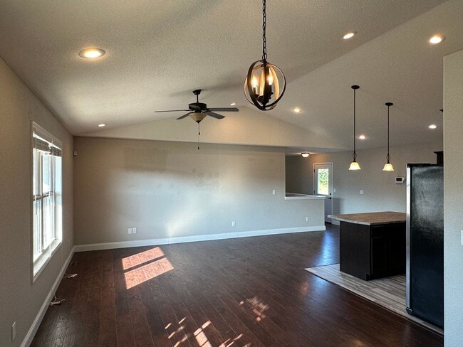 Building Photo - 4 Bedroom 3 Bath 2 Stall Garage in Waynesv...