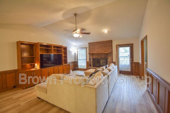 Building Photo - 1651 Greenock Ave