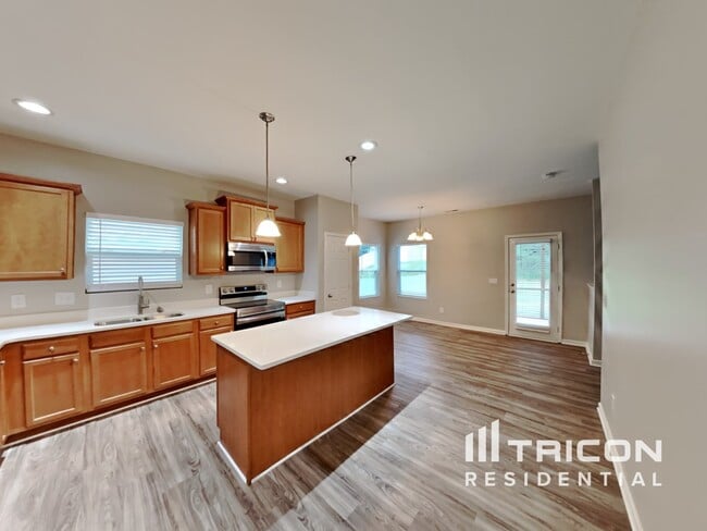 Building Photo - 570 Clear Meadow Dr