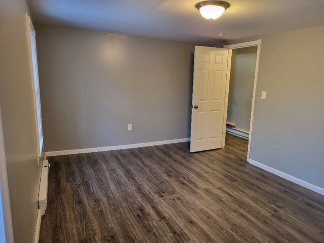 Building Photo - 107 Canaan St