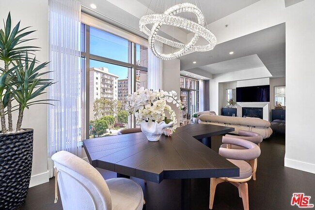 Building Photo - 10776 Wilshire Blvd