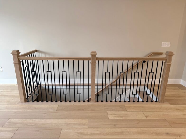 Building Photo - 906 Main St