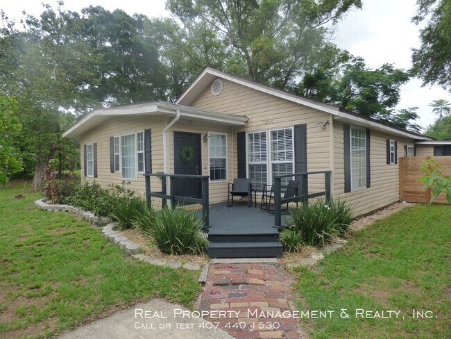 Primary Photo - 3 BR / 2 BA in the Hourglass District