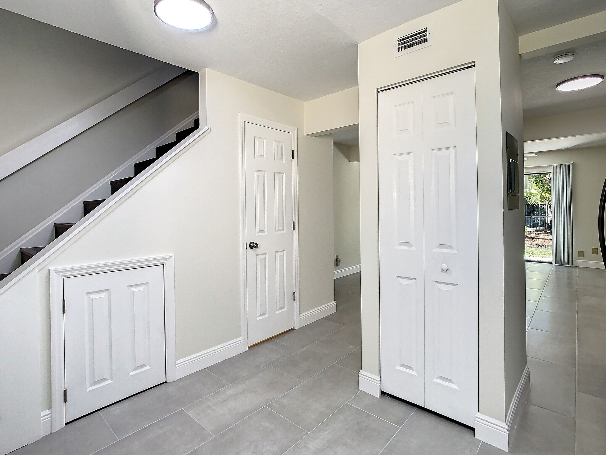 Building Photo - 9027 Pebble Creek Dr