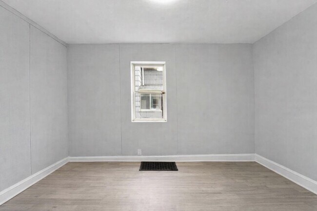 Building Photo - 28 Lydia St