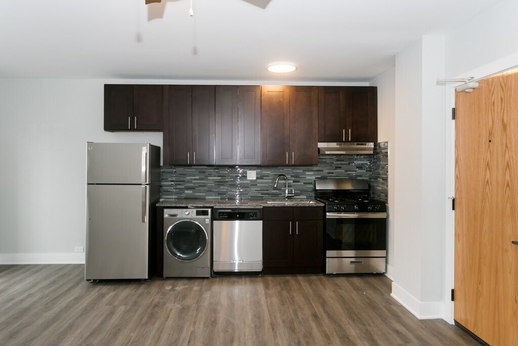 Building Photo - 735 Judson Ave