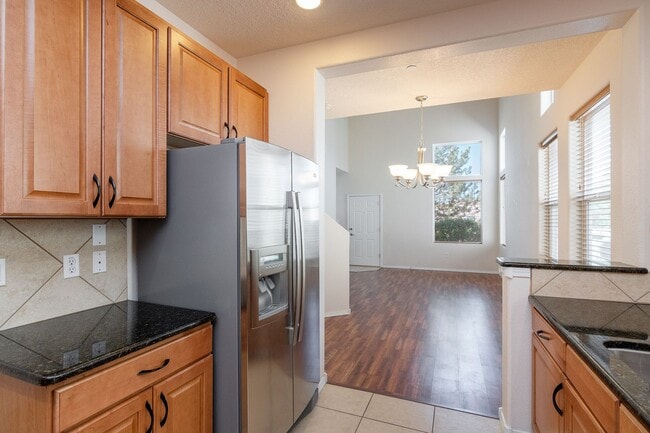 Building Photo - End Unit Townhouse Available Now!