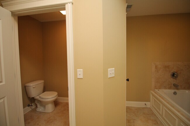 Building Photo - 10765 Clocktower Dr