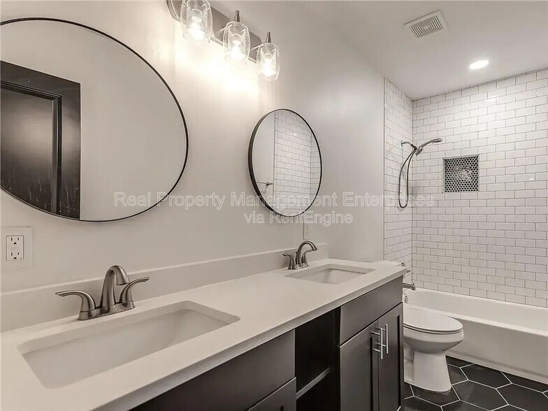 Building Photo - 2221 NW 34th St
