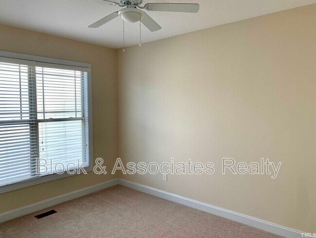 Building Photo - 706 Weavers Ridge Dr