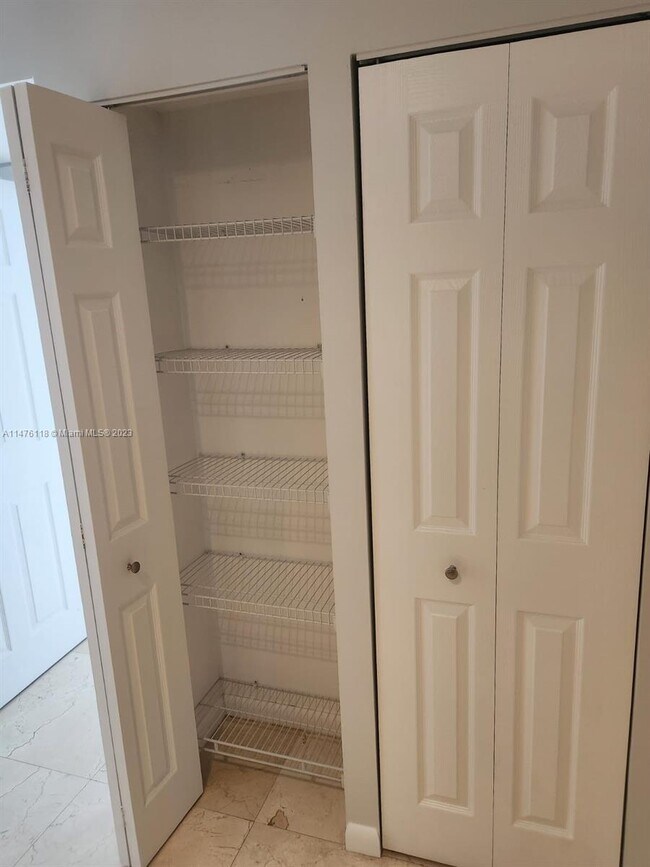 Building Photo - 20355 NE 34th Ct