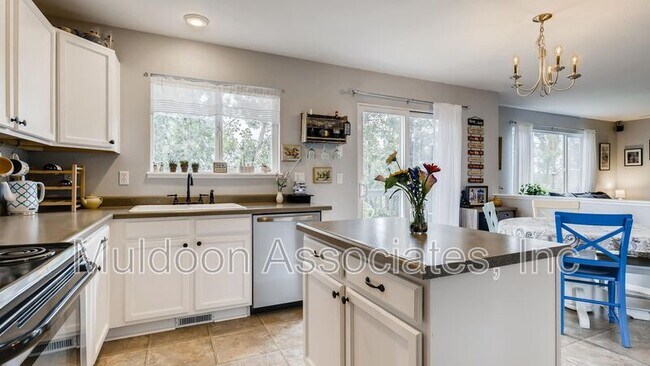 Building Photo - 4844 Little London Dr