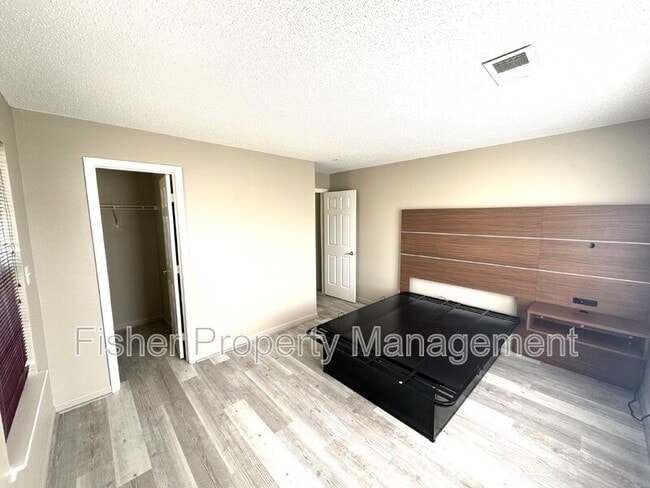 Building Photo - 830 Brassie Ln