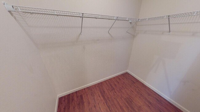 Building Photo - Perfect For Nursing Student - Beautiful Condo w/ Garage. Close To St. Vincents Hospital