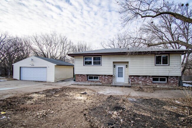 Building Photo - 2826 Bryan Ave