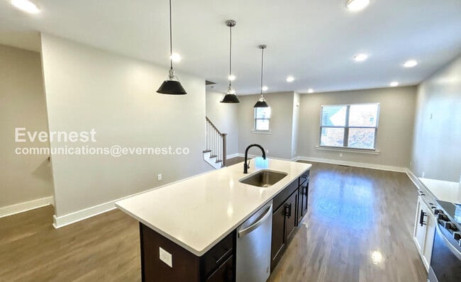 Building Photo - 208 Thompson Park Dr