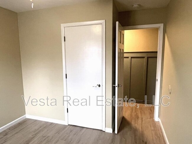 Building Photo - 506 E Locust St