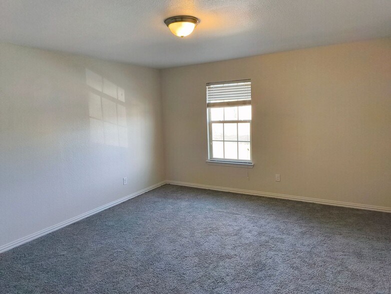 Building Photo - 1540 Chama Dr