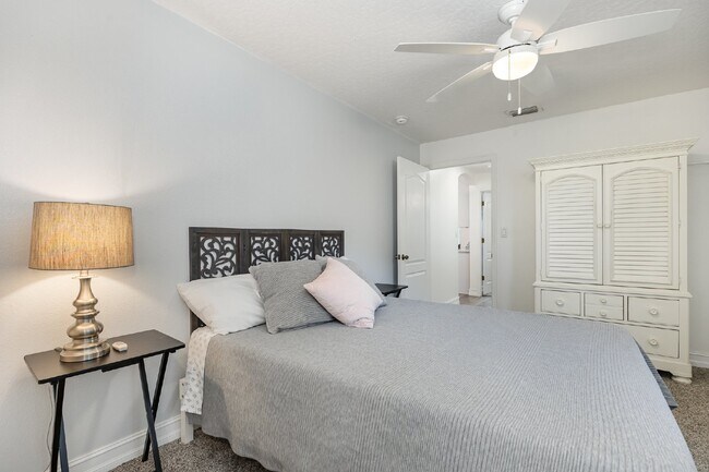Building Photo - For Rent: Stunning Home in Tranquil Greystone Subdivision.