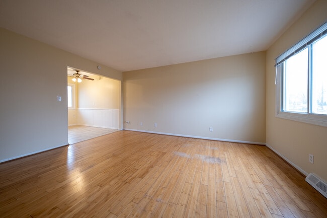 Building Photo - 1034 2nd Ave E