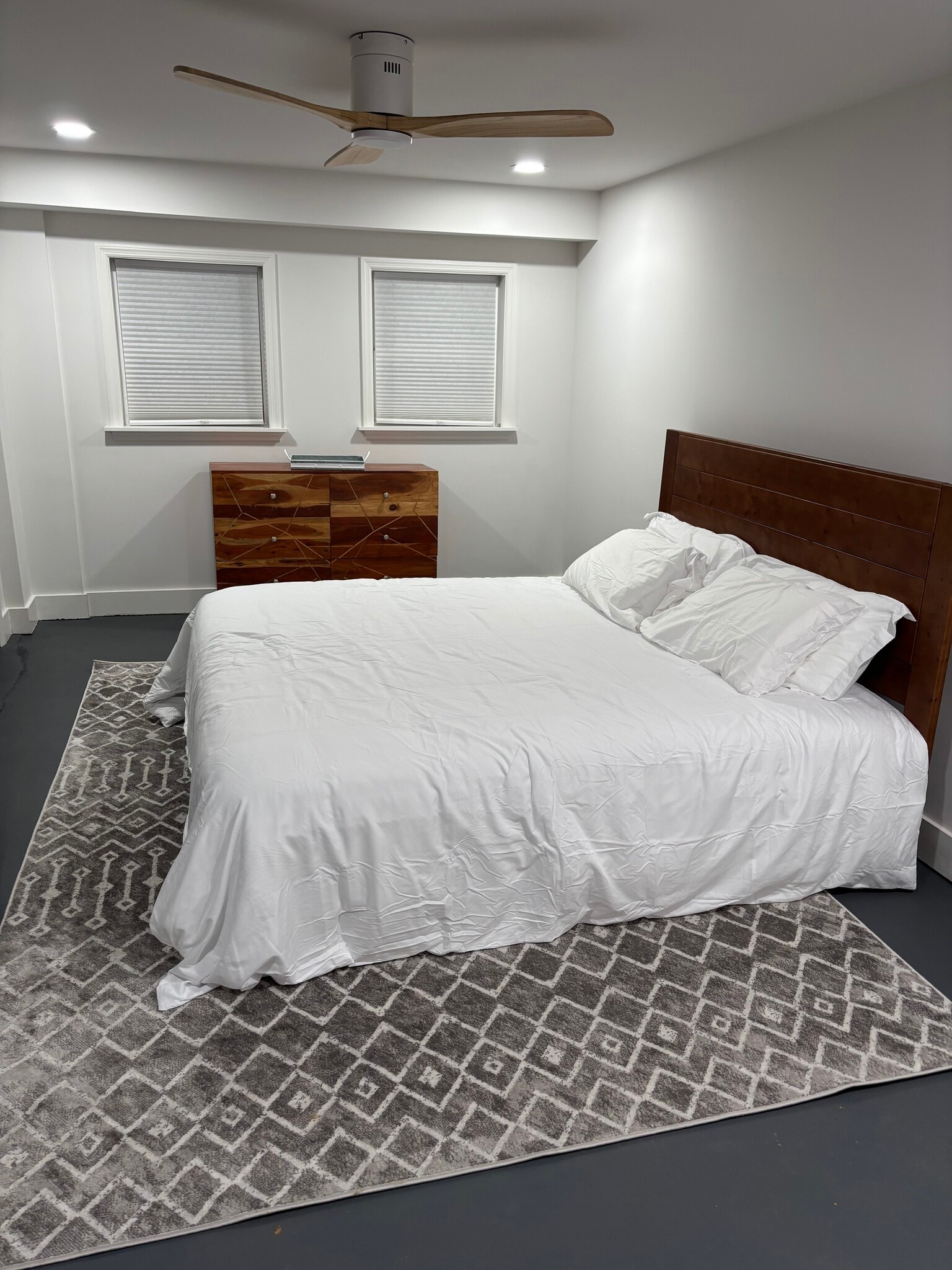 Building Photo - 608 Glenpark Dr