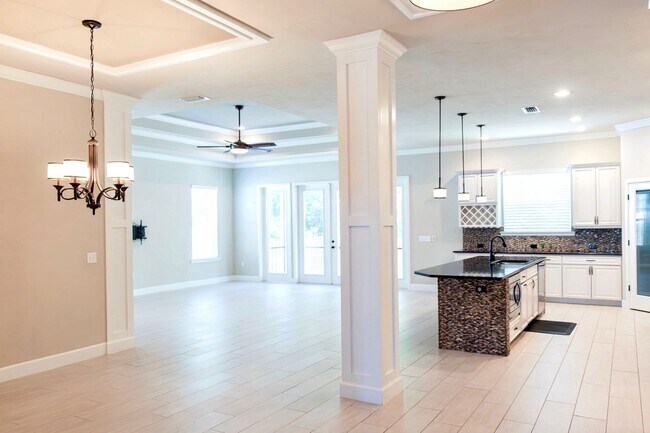 Building Photo - Vibrant 4/3 home in Longleaf!