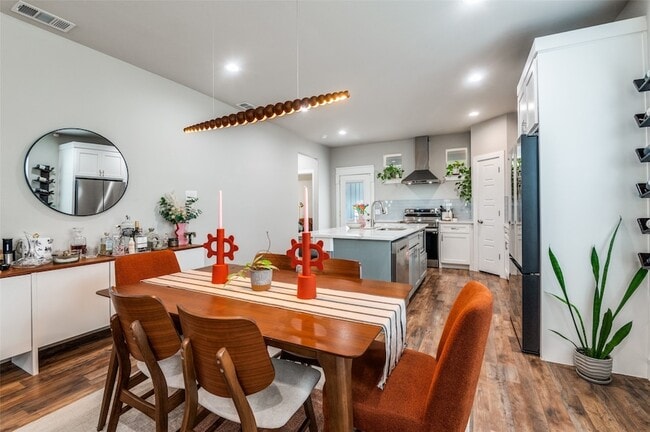 Building Photo - 2123 Ramsey Ave