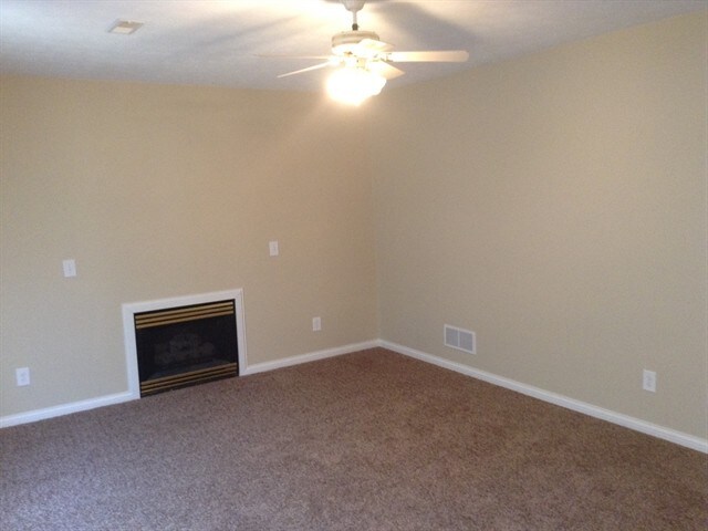 Building Photo - 8428 Stratford Ct