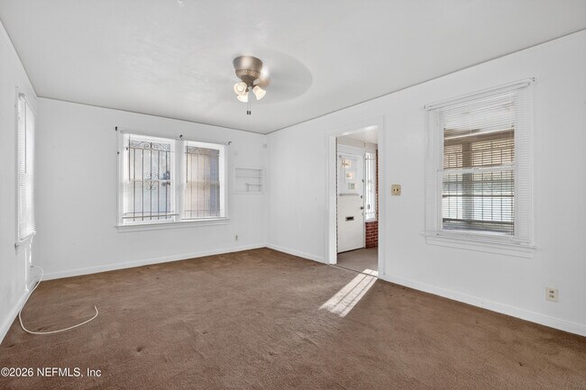 Building Photo - 345 E 44th St