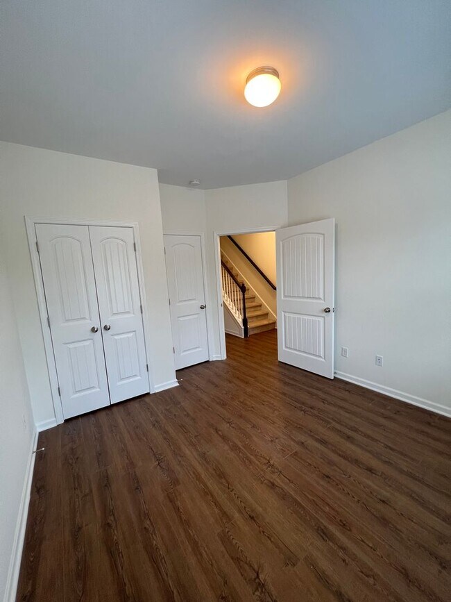 Building Photo - SAYLOR'S WATCH - 3 Bedroom Townhome in Mon...