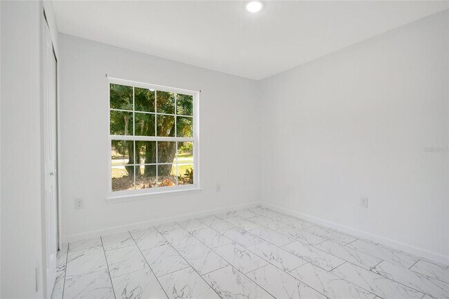 Building Photo - 207 Denton Ave