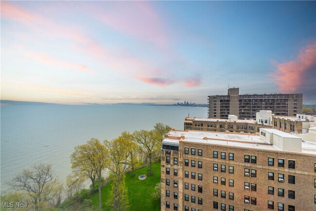 Building Photo - 12520 Edgewater Dr